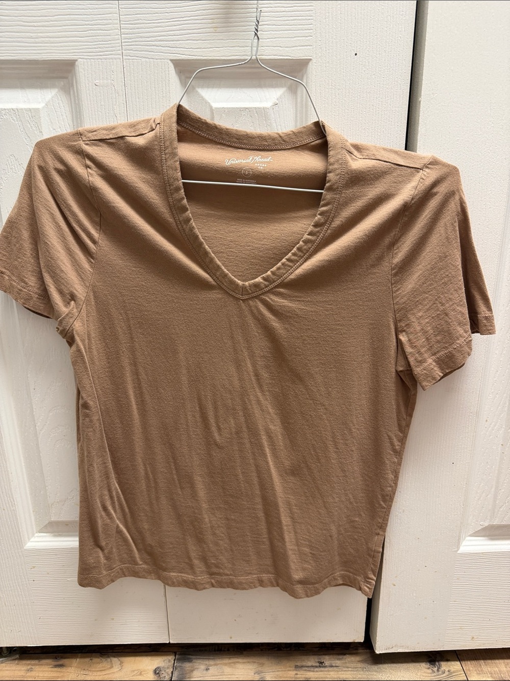 Universal Thread Short Sleeve V-Neck Tee in Camel Brown